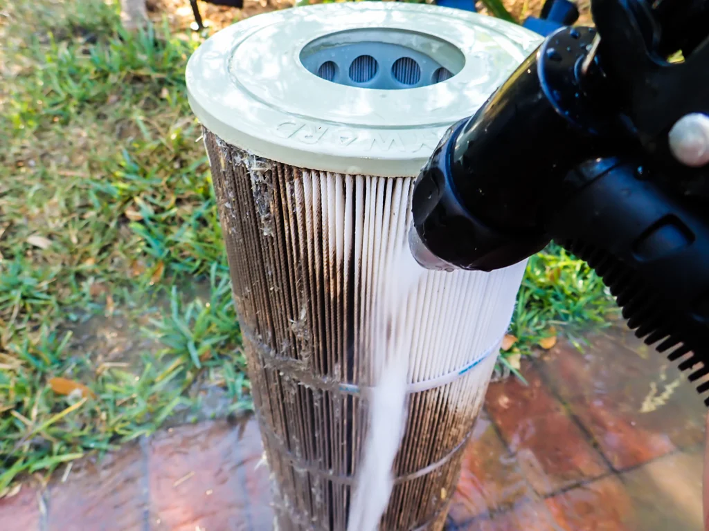 cleaning-a-pool-filter-cartridge-with-high-pressure